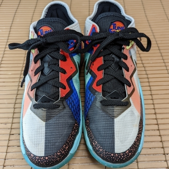 Nike Lebron  18  XVIII Low (GS) Space Jam Tune Squad . Bugs and Lebron insoles. - Picture 3 of 9